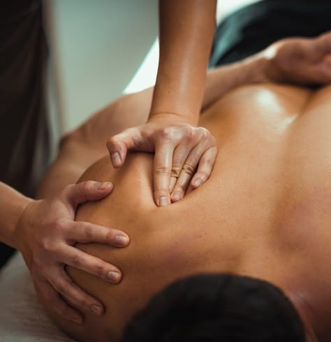 24 Best Massage And Spa Spots Near Brooklyn, Ny (Relax Yourselves) Massage Photoshoot, Massage Images, Massage Pictures, Remedial Massage, Sports Massage Therapy, Trigger Point Massage, Mind Reading, Shoulder Pain Relief, Back Massage