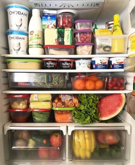 Minimalist Fridge, Vegan Fridge, Fridge Aesthetic, Fridge Goals, Healthy Fridge, Healthy Groceries, Fridge Organization, Think Food, Grocery Shop