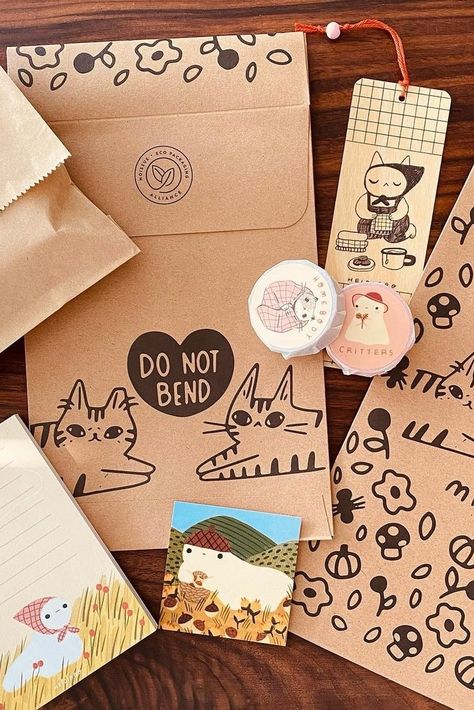 Kraft Mailer Packaging, Etsy Shop Packaging Ideas, Product Sticker Design Packaging Ideas, Packaging For Stickers, Print Packaging Ideas, Art Print Packaging, Art Packaging Ideas, Sticker Packaging Ideas, Packaging Art Prints