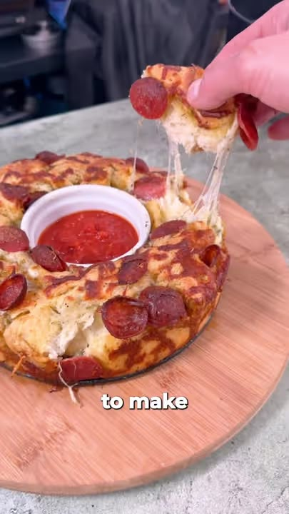 Pepperoni Pizza Bread, Classic Pizza, Appetizers Easy Finger Food, Best Appetizer Recipes, Pizza Recipes Homemade, Bread Ingredients, Monkey Bread, Pizza Bread, Party Food Appetizers