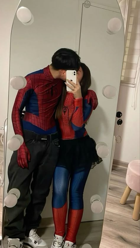 Halloween College Couple Costumes, Couples Halloween Outfits Scary, Halloween Mens Costumes, Halloween Matching Costumes Couples, Couples Costumes For Halloween Creative, Partner Halloween Costumes Couple, Relationship Halloween Costumes, Halloween Couple Aesthetic, Halloween Costumes Men Aesthetic