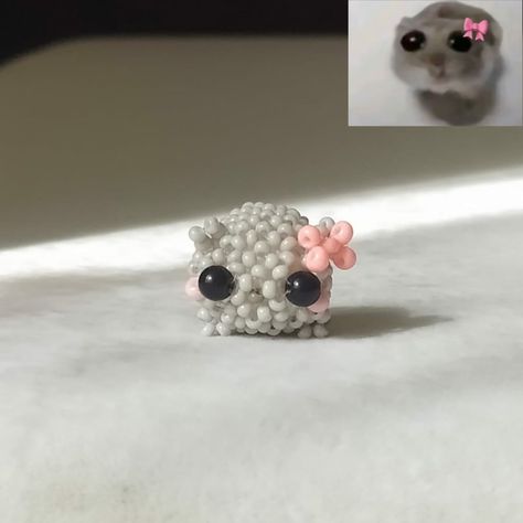 #sadhamster #sadhamstermeme #freepattern #diagram #beadingpattern #beadingdiagram #схема Bead Cat Pattern, Glass Bead Crafts, Diy Kandi Bracelets, Diy Jewelry Set, Diy Beaded Ornaments, Seed Bead Jewelry Patterns, Handmade Gifts For Friends, Seed Bead Crafts, Diy Jewelry Unique