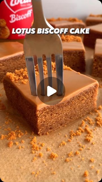 The Healthy Boom on Instagram: "4-INGREDIENT LOTUS BISCOFF CAKE 😍

This cake is super soft and moist and it just melts in your mouth, topped with a silky smooth Biscoff topping 🤤

It’s super quick and easy to make and you only need 4 ingredients 🫶

Sound on for full instructions 🔉

All you need is:

For the cake:
400g Lotus biscuits
1.5 tsp baking powder
380ml milk (whole or semi-skimmed), at room temperature

For the topping:
125g Biscoff spread, melted
2 tbsp Lotus biscuit crumbs

Tin size: 8x8”

Enjoy!
 
Credit @fitwafflekitchen

#fitwaffle #fitwafflekitchen" Lotus Biscoff Cake, Lotus Cake, Lotus Biscuits, Biscoff Cake, Biscoff Biscuits, Biscoff Spread, Lotus Biscoff, Cheesecake Cake, Sweet Recipes Desserts