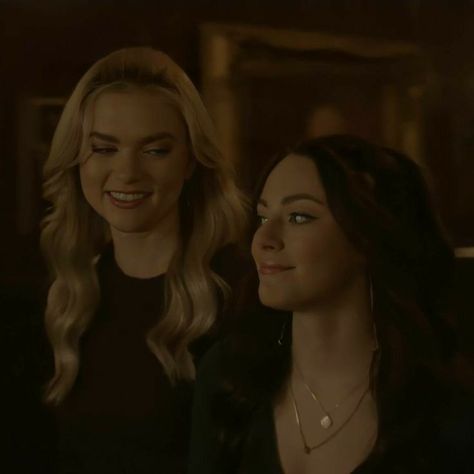 Lizzie And Hope, Salvatore School, Tvd Ships, Tvdu Characters, Lizzie Saltzman, Tvd Universe, Hope Mikaelson, Romantic Songs Video, Vampire Diaries The Originals