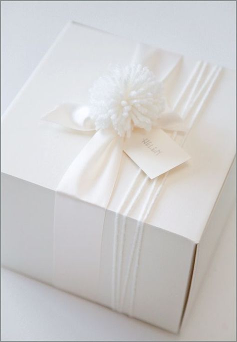 Gift Wrapping Inspiration, Wedding Gift Wrapping, Unique Gift Wrapping, Creative Gift Wrapping, Professional Gifts, Present Wrapping, Christmas Gifts For Boyfriend, Gorgeous Christmas, Cozy Gift