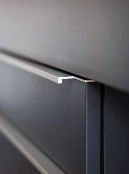 Cabinet Hardware Trends, Modern Kitchen Handles, Kitchen Colours, Kitchen Cupboard Handles, Kitchen Cabinet Door Handles, Best Kitchen Cabinets, Kitchen Door Handles, Kitchen Pulls, Kitchen Cabinet Pulls