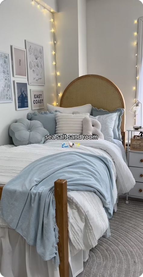 Dorm Room Inspo, Loft Beds For Small Rooms, Ocean Room Decor, Summer Room Decor, Beds For Small Rooms, Summer Room, Surf Room, Dorm Design, College Dorm Room Essentials