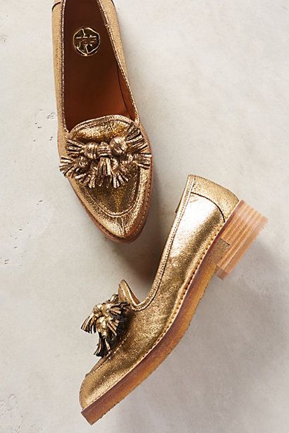 ras golden tassel loafers #anthrofave Daily Shoes, Gold Loafers, Gold Shoes, All About Shoes, Tassel Loafers, Crazy Shoes, Pretty Shoes, Shoe Obsession, Shoe Lover