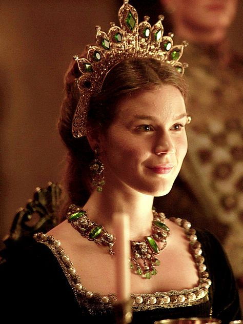 Tudor Series, The Tudors Tv Show, Tudor Fashion, Tudor Costumes, Anne Of Cleves, Joss Stone, Tudor Dynasty, The Tudors, Catherine Of Aragon