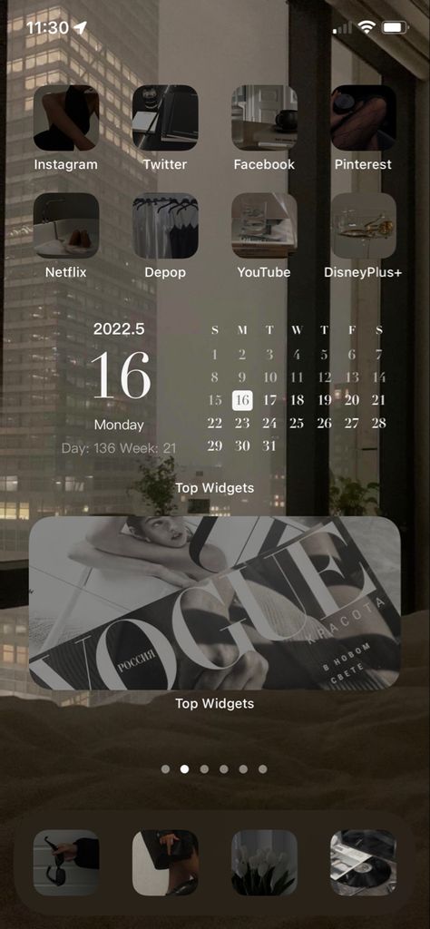 Day And Night Homescreen, Iphone Home Screen Dark Aesthetic, Home Screen Layout Iphone Aesthetic City, Ios16 Widget Ideas, Iphone 12 Theme Ideas, City Aesthetic Phone Layout, Cool Lock Screen Ideas, Ios 16 Home Screen Layout Ideas, Iphone Aesthetic Widget Design