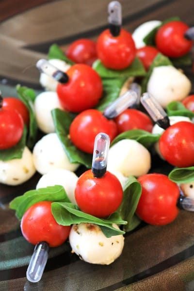 If you didn't think caprese could be nerdy, you clearly have never met me. Skewered with mini droppers filled with balsamic these caprese salad skewers are a treat for all! Expensive Restaurants, Salad Skewers, Caprese Appetizer, Caprese Salad Skewers, Mozzarella Caprese, Caprese Bites, Slow Cooker Salsa, Chicken Salad With Grapes, Caprese Recipes