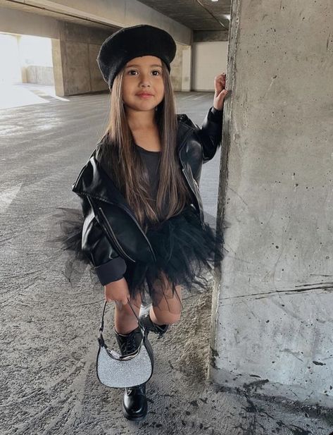 Girls Boots Outfit, Alice Outfit, Edgy Kid, Kids Winter Outfits, Victoria Fashion, Stylish Kids Outfits, Stylish Maternity Outfits, Family Matching Outfits, Mia 3