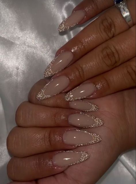 Gold Christmas Nails 2023, Nails 2023 Trends Plain, Nail Inspo December 2023, Nail December 2023, Christmas Nails 2023 Glitter, Christmas / New Years Nails, Glitter Nails For New Years, New Year Nails Gold, Xmas Party Nails