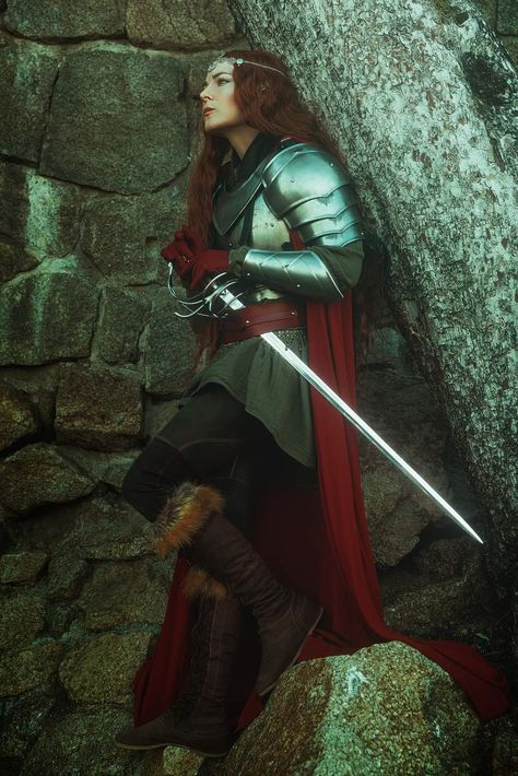 Ren Faire Female Knight, Ren Faire Knight Woman, Dnd Photoshoot, Knight Lady, Warrior Woman Photography, Knight Poses, Ren Faire Photoshoot, Knight Photoshoot, Lady Knight Aesthetic