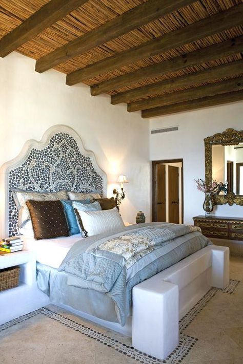 Mexican Modernism Bedroom, Hacienda Style Homes Mexican Bedroom, Mexican Room Aesthetic, Mexican Style Bedroom, Mexican Bedroom Decor, Hacienda Style Bedroom, Hacienda Bedroom, Mexican Style Furniture, Cabo Style