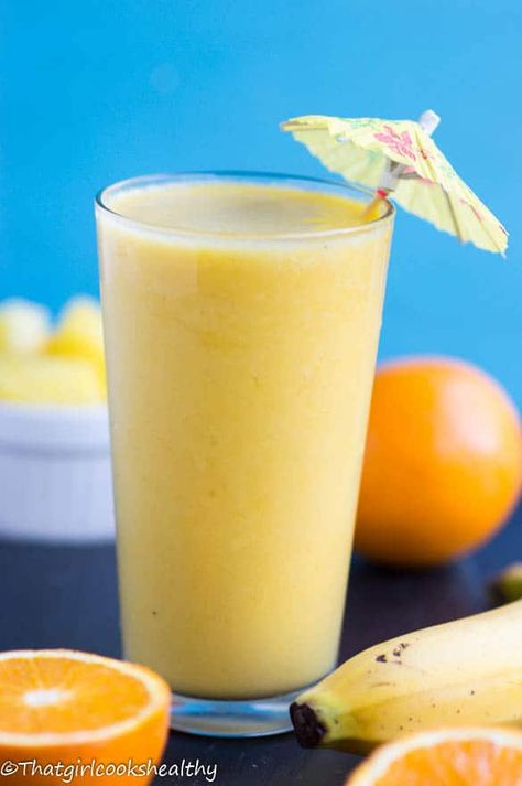 orange pineapple banana smoothie Banana Kale Smoothie, Pineapple Banana Smoothie, Citrus Smoothie, Healthy Afternoon Snacks, Banana Smoothie Recipe, Kale Smoothie, Overnight Oat, Girl Cooking, Pineapple Smoothie