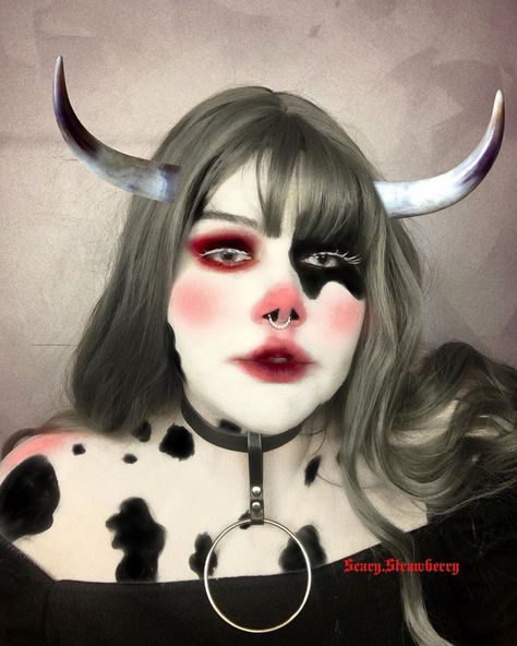 Cow Make Up, Cow Halloween, Makeup Ojos, October 3rd, Makeup Nails Art, Ren Fest, Character Makeup, Halloween Scene, Cosplay Diy