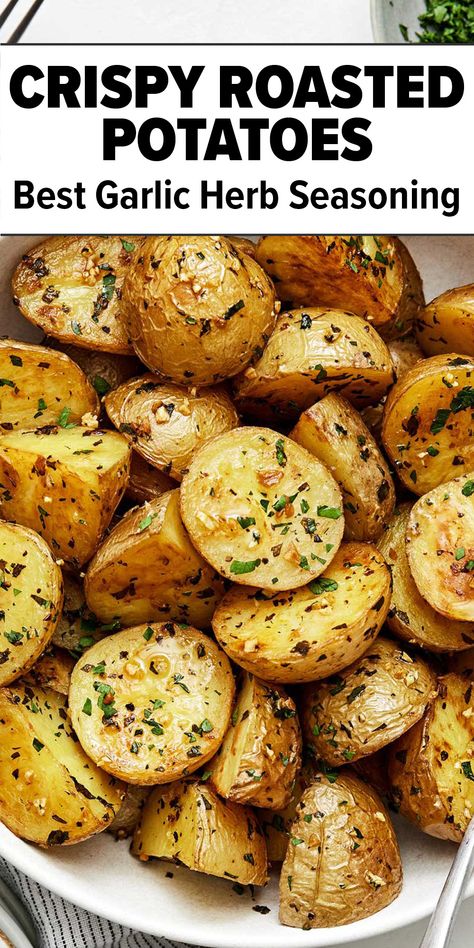 Crispy garlic herb oven roasted potatoes Nice Dinner Ideas Family, Herbed Roasted Potatoes, Asian Roasted Potatoes, Bake Chicken Sides Dishes, Garlic Roasted Potatoes Air Fryer, Roasted Potatoes Vegan, Cooked Potatoes Recipes, Garlic Rosemary Roasted Potatoes, Soft Roasted Potatoes