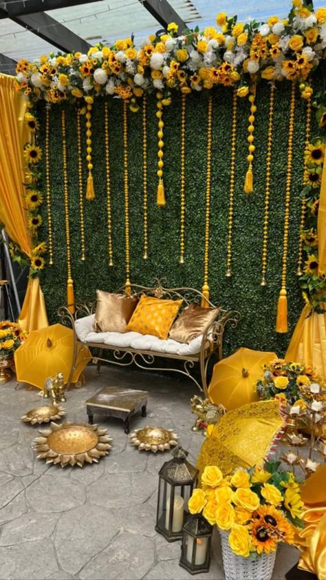 Mehndi And Haldi Decor, Haldi Theme, Haldi Function Decoration, Dholki Decor, Haldi Decoration Ideas, Haldi Ceremony Decorations, Small Wedding Decor, Mehendi Decor Ideas, Simple Stage Decorations