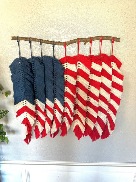 Handmade feathers depicting an American flag.  Each feather is assembled by hand, brushed out and stiffened. Measuring approximately 20-24". 4h Fair Project Ideas, Red White And Blue Macrame, Macrame Feather Diy, Macrame American Flag, Macrame Flag, Macrame Things, Boutique Crafts, Diy Flag, Yarn Crafts For Kids