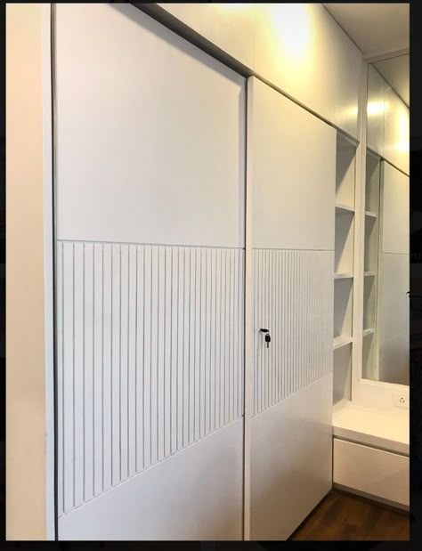 Sliding Wardrobe Shutter Design Modern, Wardrobe Groove Design, Slider Wardrobe Design Bedroom, Wardrobe Design Bedroom Sliding, Modern Bedroom Wardrobe Ideas, Wardrobe Shutter Design, Latest Cupboard Designs, Sliding Wardrobe Design, Modern Bedroom Wardrobe