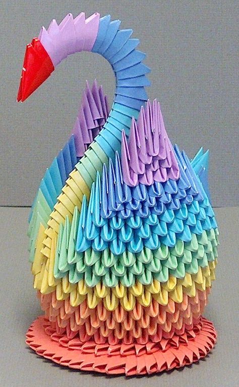 3D Origami Swan over 200 folded pieces Origami Pencil Holder, Architecture Origami, 3d Origami Swan, 3d Origami Heart, Origami Ornaments, Origami Swan, Origami And Quilling, Origami Dragon, Origami And Kirigami