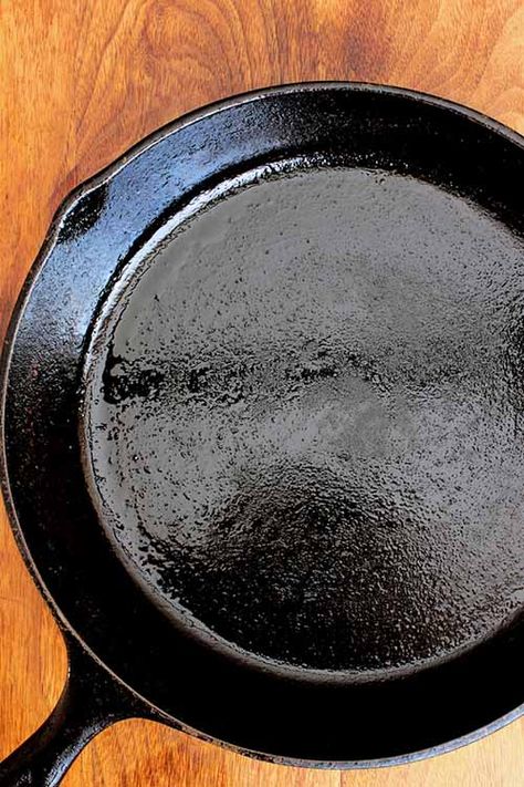 How to Properly Season Your Cast Iron Cookware | Foodal Cleaning Cast Iron Pans, Restore Cast Iron, Season Cast Iron Skillet, Seasoned Cast Iron Pan, Cast Iron Skillet Cooking, Cast Iron Care, Camping Desserts, Self Cleaning Ovens, Cast Iron Cleaning