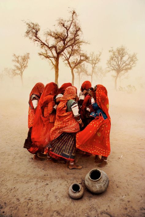 Steve Mccurry Photos, Saul Leiter, Steve Mc, Afghan Girl, Steve Mccurry, Dust Storm, Magnum Photos, Great Photographers, Photo Story