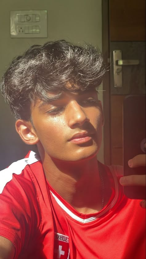 Young Indian Boy, Boys Pfp Instagram, Boys Fake Photo For Instagram, Brown Boys Aesthetic, Fake Men Photo, Guys Pictures Instagram, Boys Pfp Aesthetic, Boy Selfie Poses, Aesthetic Guy Pfp