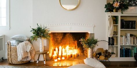 Small Space Decorating Tips Fireplace Candles, Hygge Living Room, Small Apartment Decorating Living Room, Hygge Living, Minimalist Living Room Decor, Candles In Fireplace, Bedroom Minimalist, Small Apartment Living Room, Hygge Decor