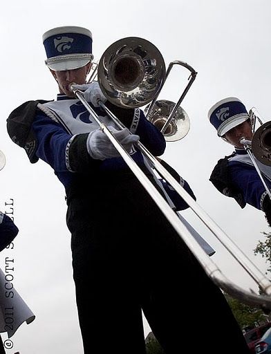 YESSSSSS!!!!! This is a picture of me in the future, Wildcat and all!!! Band Senior Pictures, Cute Senior Pictures, Band Photoshoot, Senior Boy Poses, Band Nerd, Band Photography, Band Camp, Band Mom, Band Kid