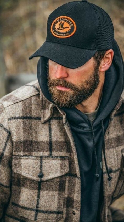 Mens Outdoor Fashion, Adventurous Men, Lumberjack Style, Man With A Beard, Rugged Men, Stylish Men Casual, Cowboy Outfits, Winter Hats For Men, Hat Patches