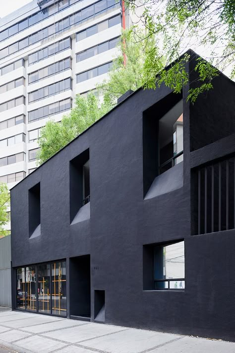 zeller-and-moye-troquer-fashion-house-interiors-mexico-city-designboom-02 Renovation Facade, Black Architecture, Black Building, Houses In Mexico, Office Architecture, Building Facade, Architecture Exterior, Facade Architecture, Facade Design