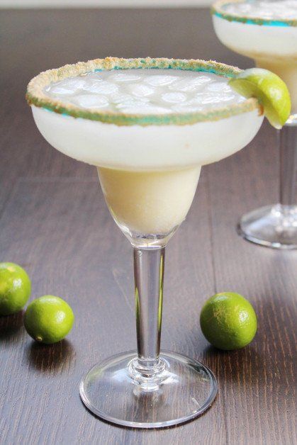 Key Lime Margarita Coastal Key Lime Margarita Texas Roadhouse, Lime Drinks Cocktails, Grand Marnier Drinks, Key Lime Margarita, Lime Margarita Recipe, Papaya Smoothie, Luau Food, Margarita Drink, How To Make Margaritas