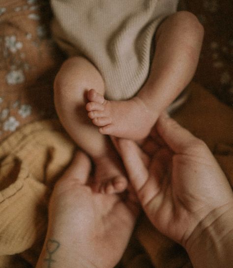 Coziest, cinematic newborn session ever! Book your session: Www.anitajanoskiphotography.com Tag: #filmlook #mm #photography #film #portrait #davinciresolve #colorgrading #cinematic #cinematography #filmphotography #colorist #filmmaking #streetphotography #fujifilm #colorgrade #cinematographer #photooftheday #filmmaker #vintage #cinematiclook #sonyalpha #photo #portraitphotography #cinema #lookslikefilm #canon #art #photographer #postproduction #picoftheday Newborn Documentary Photography, Film Portrait, Photography Film, Cinematic Photography, Mini Session, Mini Sessions, Documentary Photography, Newborn Session, Pic Ideas