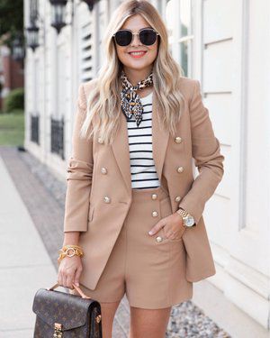 Blazer Cafe, Tailored Shorts Outfit, Outfits Blazer, Krystin Lee, Back To The Grind, Outfits Con Jeans, Spring Work Outfits, Chic Coat, Stylish Work Attire