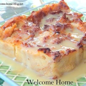 Capirotada Recipe, Vanilla Cream Sauce, Southern Bread Pudding, Pudding Sauce, Easter Rolls, Pudding Recipes Homemade, Best Bread Pudding Recipe, Old Fashioned Bread Pudding, Cream Sauce Recipes