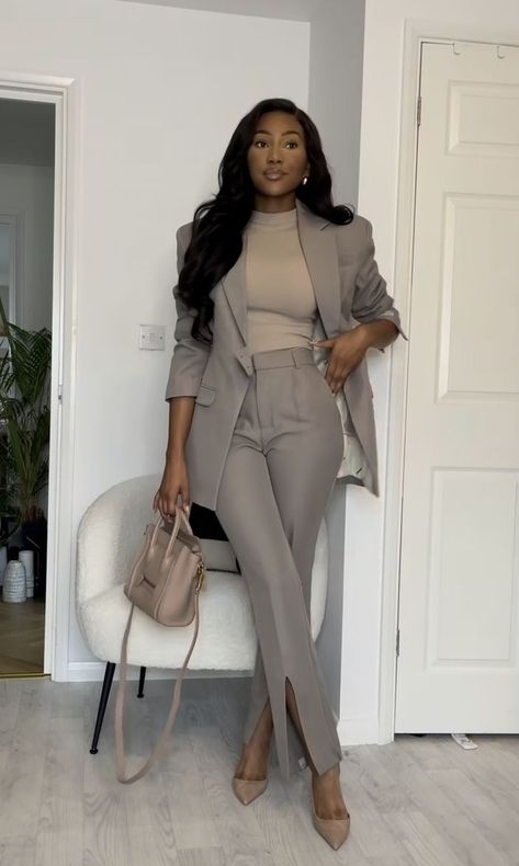 Black Business Women Outfits, Office Babe Outfits, Brown Professional Outfit, Winter Office Outfits Black Women, Reporter Outfits Women, Executive Interview Outfit Women, Black Women Corporate Fashion, Women’s Conference Outfit, Corporate Girl Black Woman