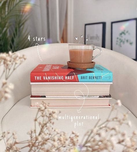 Bookstagram Theme Ideas, Aesthetic Bookstagram Photos, Instagram Feed Ideas Bookstagram, Booksgram Content, Book Photography Ideas Simple, Book Content Ideas, Bookstagram Photo Ideas, Book Instagram Pictures, Spring Bookstagram