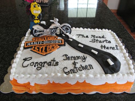 Harley  Hawkeye Cake - This was hands down the hardest cake i have done so far. BC , fondant and gum-paste. It is a surprise for the groom , the bride loved it.. Hawkeye Cake, Motorcycle Birthday Cakes, Easy Birthday Desserts, Harley Davidson Cake, Motorcycle Cake, Cake From Scratch, Cupcake Pictures, Birthday Party Desserts, Birthday Desserts