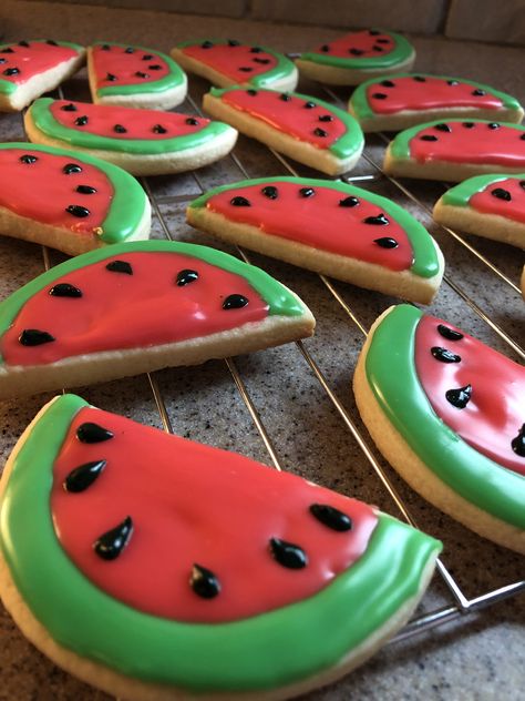 Watermelon sugar cookies Watermelon Sugar Cookies, Watermelon Cookies, Watermelon Sugar, One In A Melon, Bday Ideas, Sugar Cookies, Melon, Watermelon, Sugar Cookie