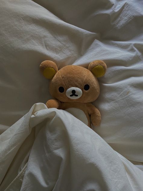 plush Bear Plushie Aesthetic, Brown Teddy Bear Aesthetic, Teddy Bears Aesthetic, Rilakkuma Plushie, Rilakkuma Bear, Rilakkuma Wallpaper, Cute Headphones, Teddy Bear Theme, Teddy Bear Wallpaper