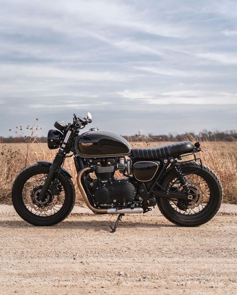 Triumph Bonneville T120 Black, Triumph Bike, Triumph Bonneville Custom, Bobber Scrambler, Moto Chopper, Triumph Motorbikes, Triumph Bonneville T120, Triumph Cafe Racer, Harley Davidson Artwork