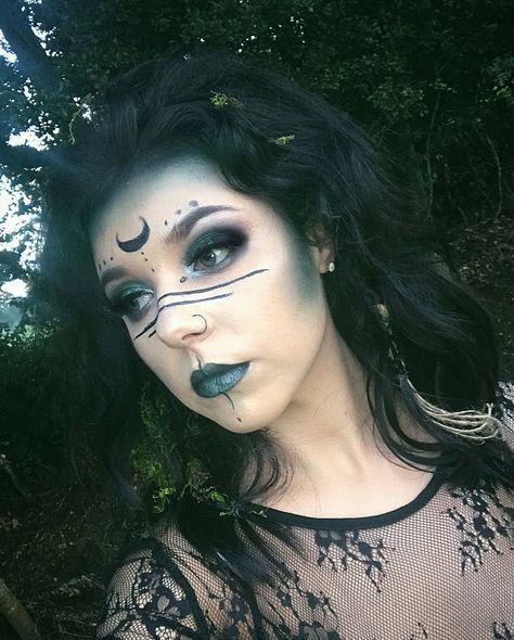 Dark Fae Halloween Makeup, Dark Fairy Face Paint, Coven Makeup Witches, Viking Witch Makeup Tutorial, Easy Witch Makeup Ideas, Moon Witch Makeup Halloween, Druid Makeup Elves, Salem Witch Makeup, Drow Elf Makeup