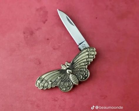 Knives For Women, Knife Aesthetic, Butterfly Knife, Pretty Knives, Cool Knives, Pocket Knives, Butterfly Shape, Dream Jewelry, Cute Jewelry