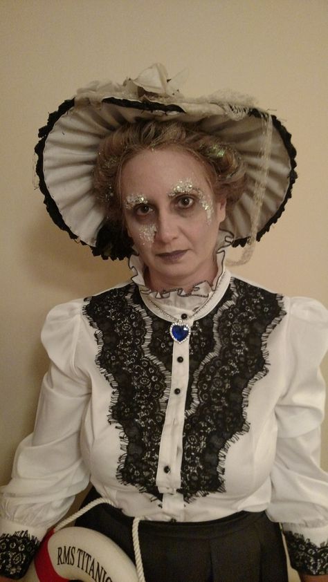 Titanic Passenger Costume, Titanic Halloween Costume, Titanic Costume, Ghost Makeup, Titanic History, Ghost Costume, Halloween 2023, Diy Halloween Costumes, Halloween Cosplay