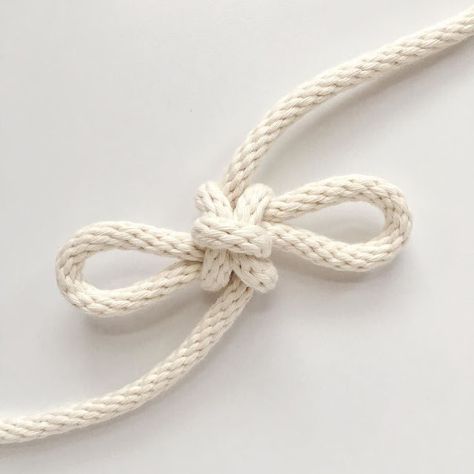 Thread, Fashion and Costume: Windy Chien Braid Macrame, Chinese Crown, Rich Things, Windy Chien, Crown Knot, Knots Tutorial, Rope Knots, Macrame Knots, Macrame Tutorial