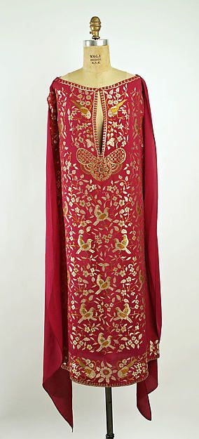 Evening ensemble Design House: Callot Soeurs  (French, active 1895–1937) Date: 1925–26 Culture: French Medium: silk Callot Soeurs, Style Année 20, 1920s Outfits, 1920 Fashion, 20s Fashion, 1920s Dress, Vintage Gowns, Antique Clothing, Gold Embroidery