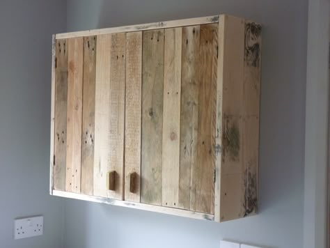 Pallet Cupboard, Pallet Cabinets, Small Pallet, Wood Cupboard, Diy Garage Storage Cabinets, Wood Cabinet Doors, Wood Wall Bathroom, Pallet Kitchen, Kitchen Set Up