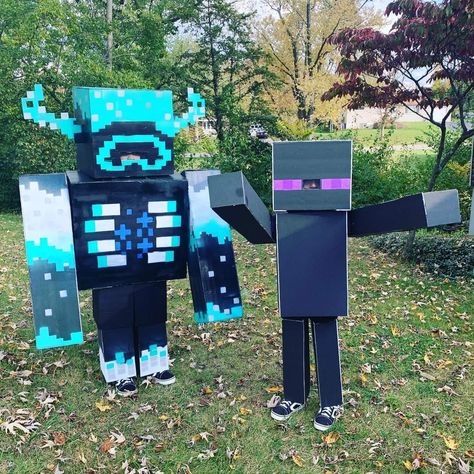 Minecraft Light Post, Warden Minecraft, Halloween Parade Float, Minecraft Halloween Costume, Last Minute Diy Costumes, Minecraft Light, Minecraft Halloween, Minecraft Costumes, Minecraft Toys